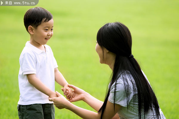 亲子图片大全 高清家庭人物_一家人_人物大图