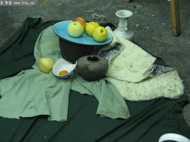 优秀高等美术学院色彩教学上课摆放静物照片