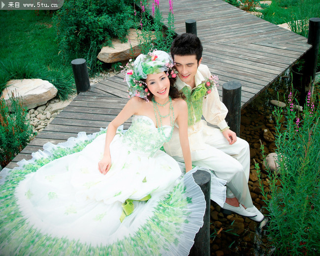 BG真人:08年度最佳婚纱造型(图1) BG真人:08年度最佳婚纱造型