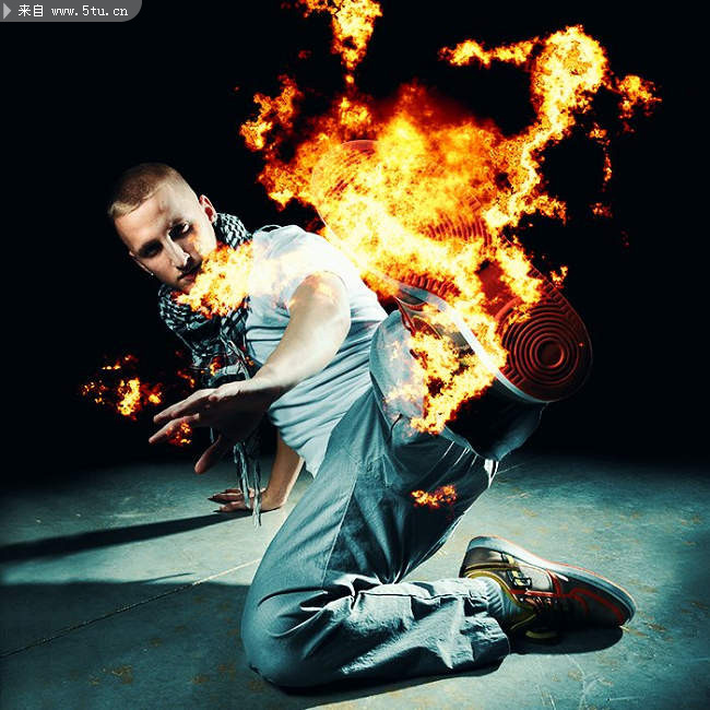 16图逼真爆炸火焰ps笔刷--附一个做效果图ps渐