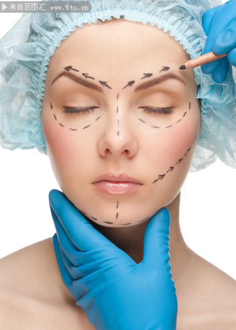 正准备整容的时尚美女