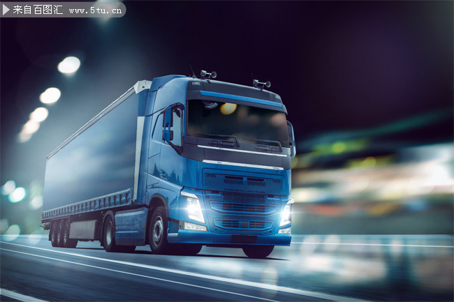 高速行驶的货车高清图片素材