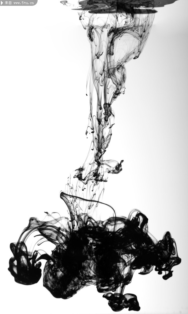 墨水在水中扩散效果高清图片