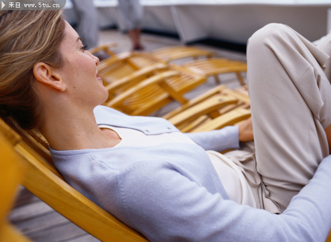 25张高清晰海上度假人物图片