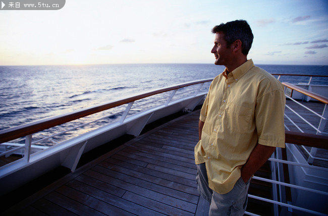 25张高清晰海上度假人物图片