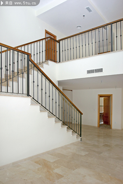 高清室内铁艺栏杆楼梯图片