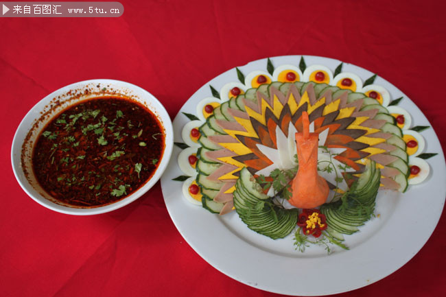 酒店特色菜品孔雀迎宾